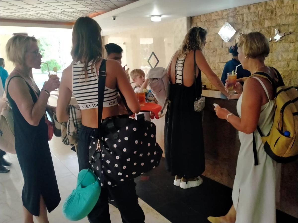 Good Wood Airport Hotel Katunayaka Zewnętrze zdjęcie